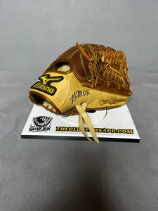 Mizuno GCP 67S 11.5" classic Pro looks to be signed by Brian McCann!