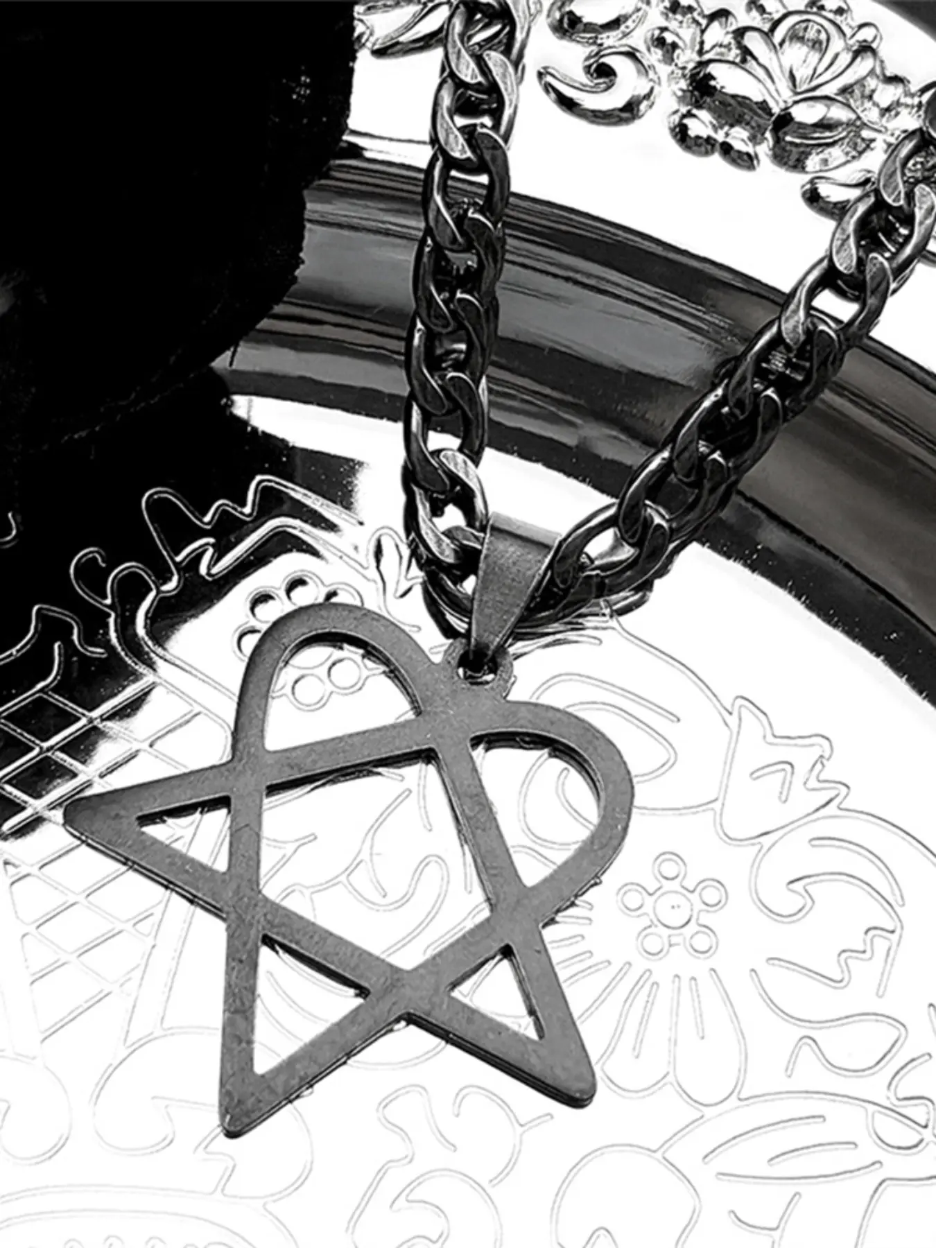Goth Heartagram Star Pendant Necklace Love Heart Necklace for Women Men Stainless Steel Gun Black Rock Music Band HIM Fans Hip Hop Chain Heart Design Necklace Fashion Necklace Stainless Steel Necklaces