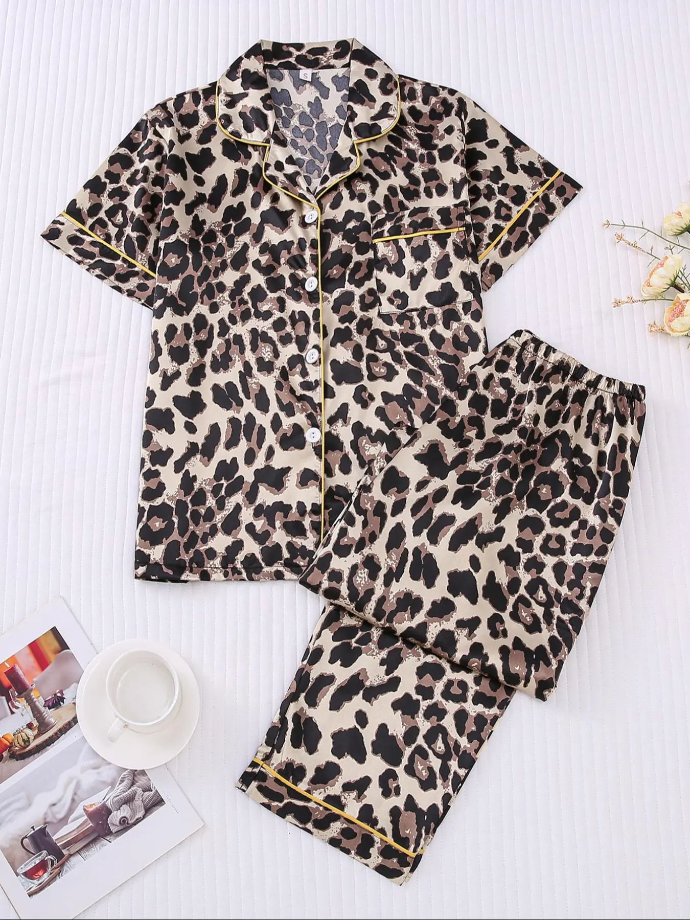 Women's Leopard Print Lapel Neck Pocket Shirt & Elastic Waist Pants Pyjama Two-piece Set, Casual Comfy Short Sleeve Button Up Top & Trousers PJ Set, Ladies Sleepwear & Loungewear, Pajamas Sets, Casual Home Wear for All Seasons, Printed Pajama Set