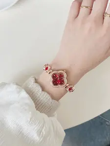 Elegant Women's Clover Watch with Floral Design, Stylish Quartz Movement Flower Petal Bracelet Watch, Perfect Gift for All Seasons Analog Digital Watch