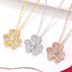 Timeless Floral-Inspired Pendant Necklace, Premium Craftsmanship Sparkling Flower Jewelry, Versatile Layering Necklace for Women, Elegant Gift for Mom Girlfriend Wife, Suitable for Daily Wear & Special Events