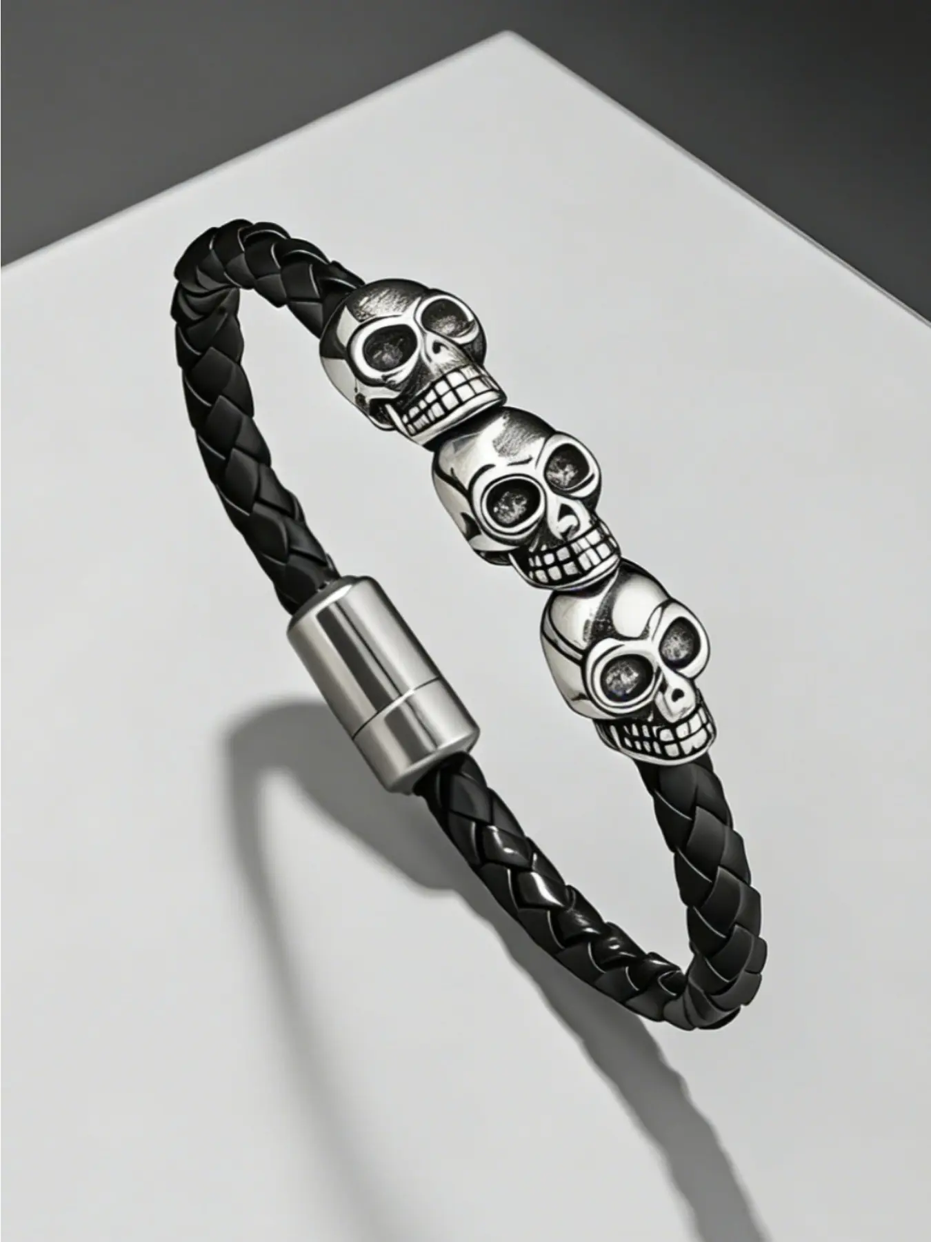 Punk-Style Skull Leather Bracelet: Leather Braided Bracelet, Retro Hip-Hop, Unique Street Style, Versatile Party Bracelet for Men, Fashionable Bracelet