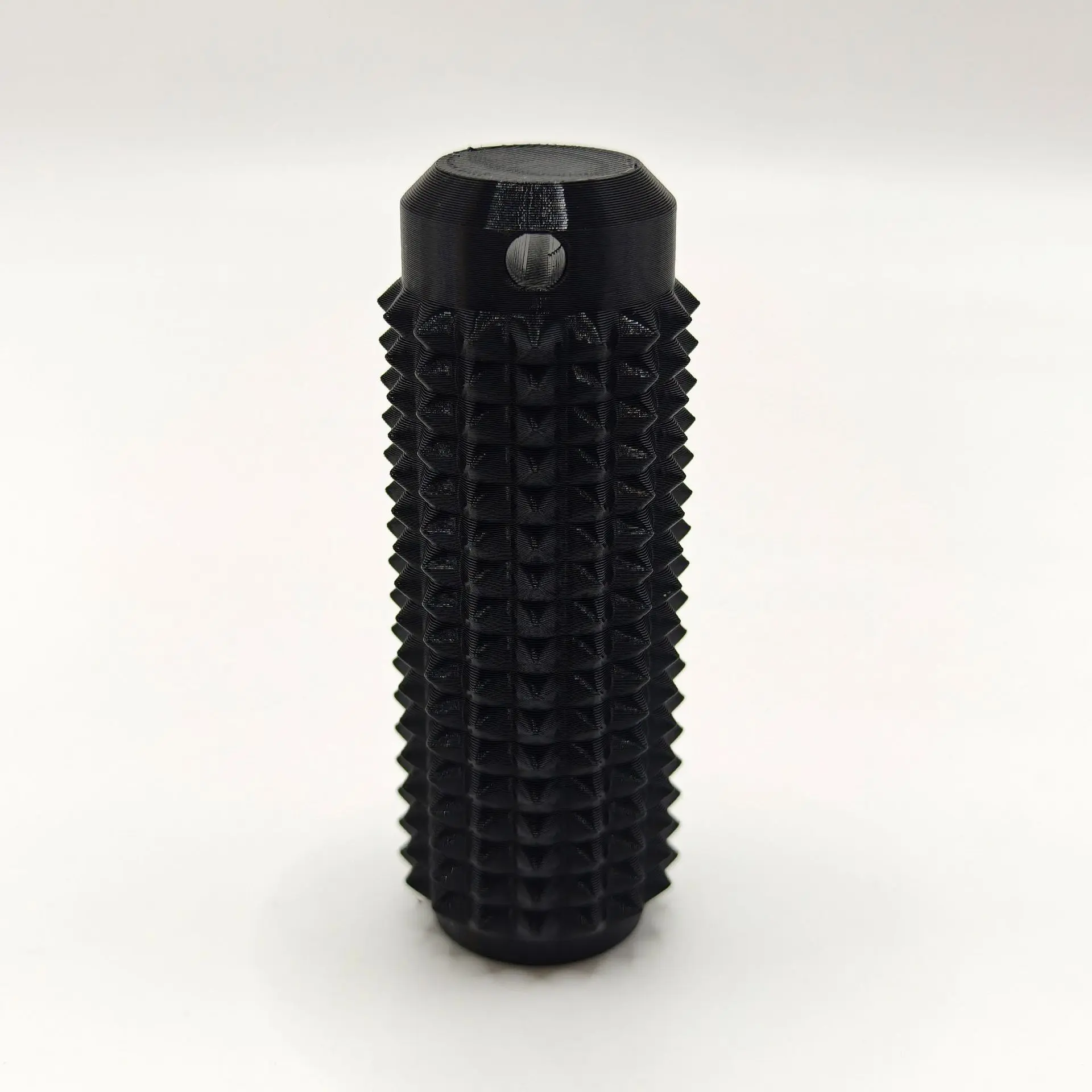 Spiky Sensory Fidget Keychain - Textured Mini Roller Massager and Stim Toy for Anxiety & Stress Relief, Portable Fashion Accessory, Portable Mini, Stress Reduction, Plastic Spikes Secure In Hand, Pain Simulation, 2.76In, Mental Illness Relief, Roll Over,,
