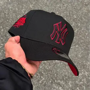 NY Yankees Adjustable Black Baseball Hat with Red Undervisor Special MLB Streetwear Snapback