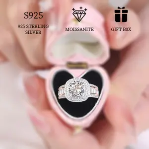925 sterling silver luxurious rhinestone decorated square declaration ring, single diamond engagement ring, women's fashionable hands paired with jewelry accessories, elegant and all fashion accessories, unique ring