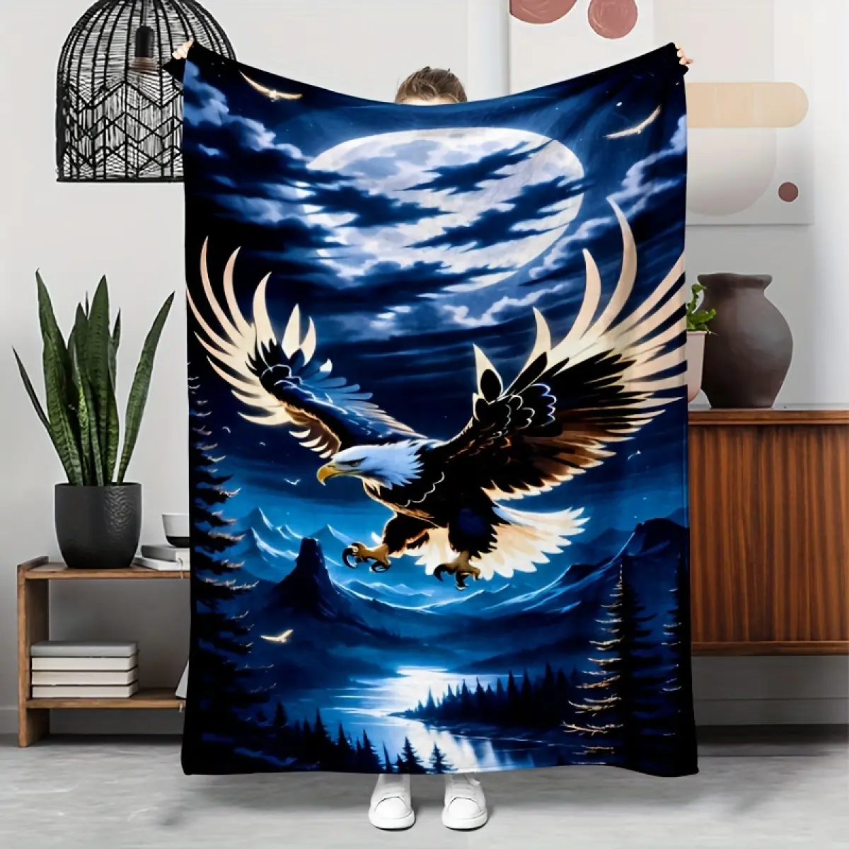 Eagle Carving Pattern Flannel Throw Blanket - 100% Polyester Lightweight Soft Home Decor Blanket, Contemporary Style Multi-Purpose Cover for Camping, Travel, Sofa, Naps, All Seasons Gift, Flannel Throw Blankets