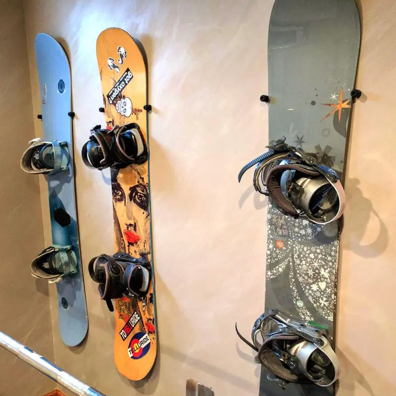 The Cinch Snowboard Display | Floating Rack | 1 Board