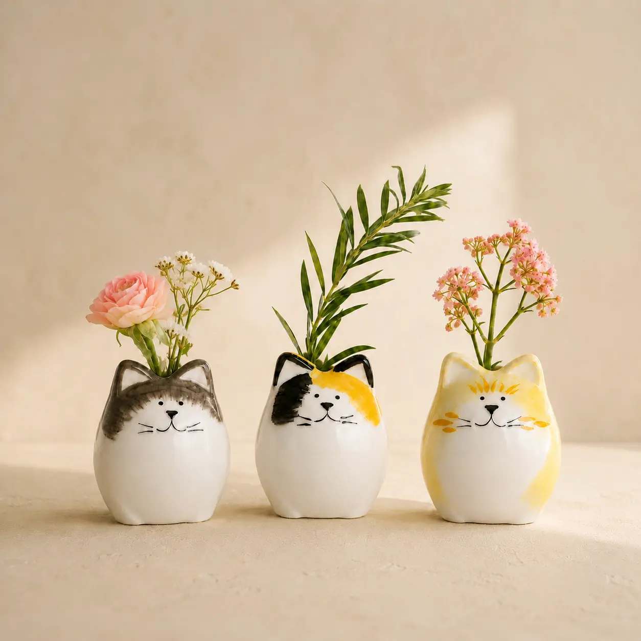 Set of 3 Mini Ceramic Cat Bud Vases, 1.53-Inch Small Flower Vases for Single Stems, Desk, Shelf and Windowsill Decor