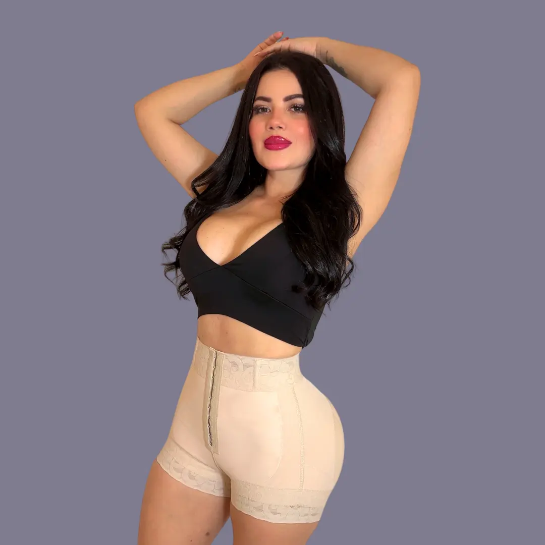 Short Extra Alto con Broches