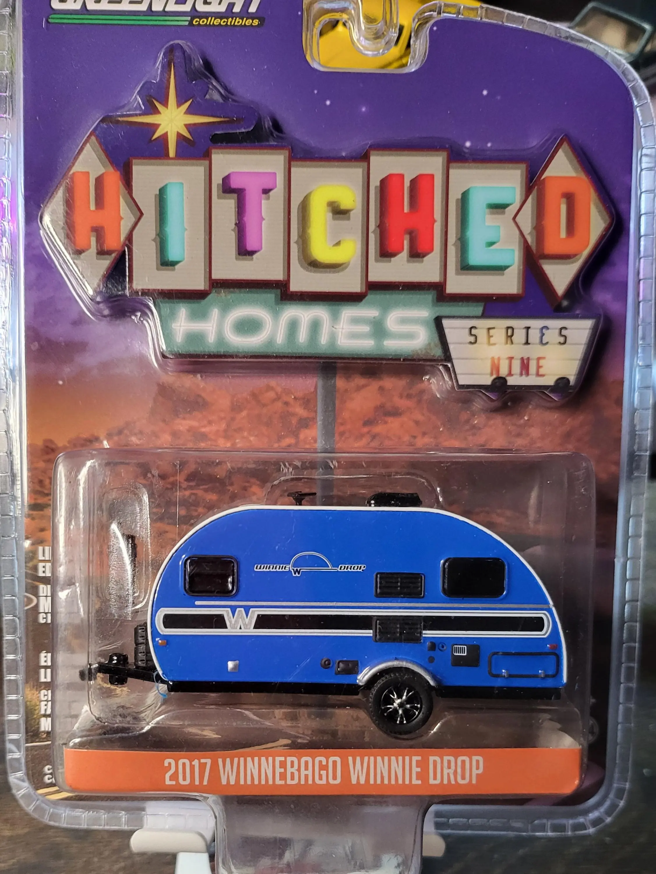 GREENLIGHT GL34090-D 1/64 Scale 2017 Blue Winnebago Winnie Drop Beautiful Trailer Model Car, Classic Novelty Toy for Toys & Hobbies Enthusiasts