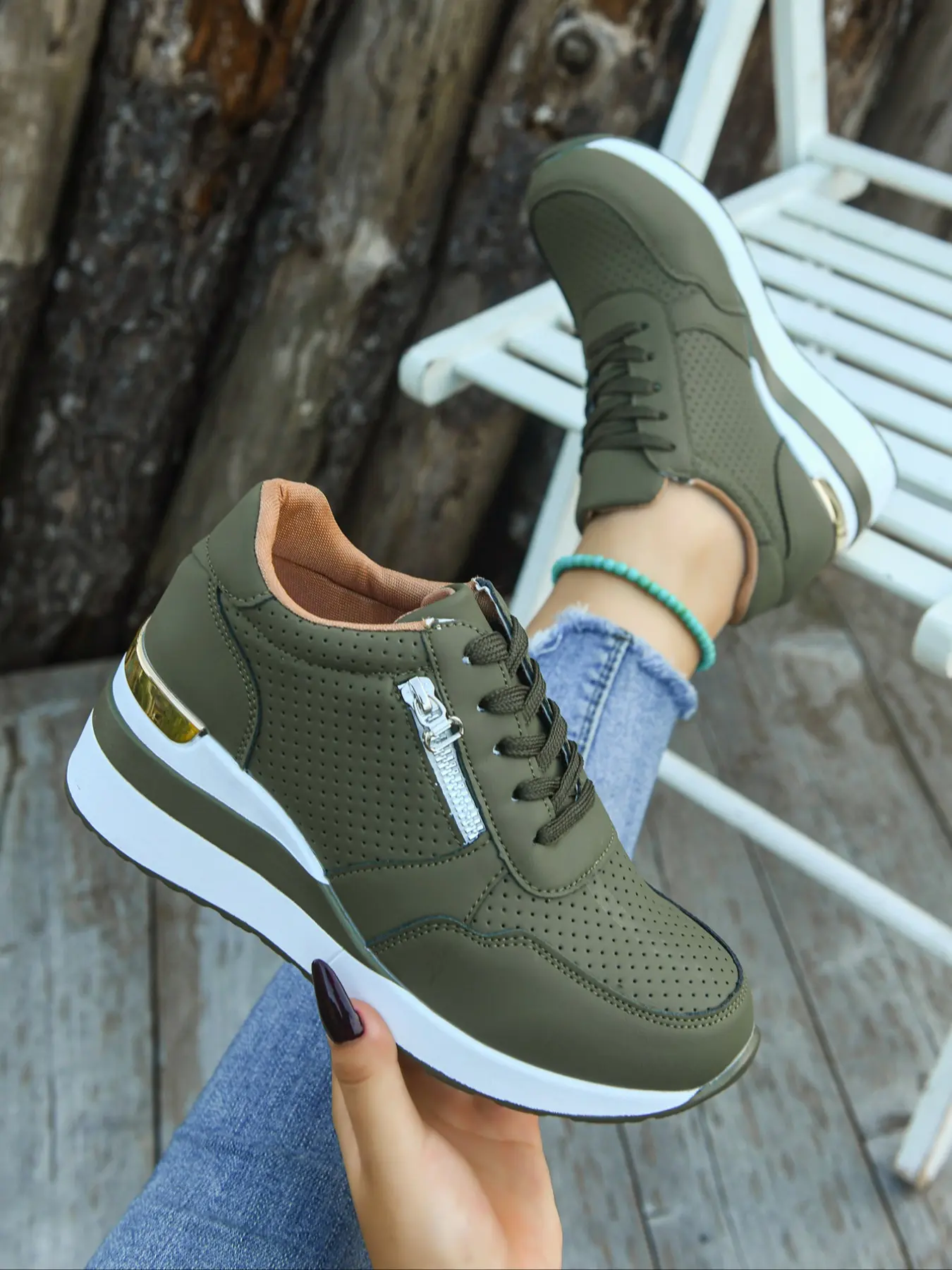 Women's Slip-On Sneakers, Low Top Trainer, Neutral Casual Trainers, Casual Lifestyle Footwear, Comfortable Casual Shoes for Daily Wear & Outdoor Activities, Fashion Design Meets Modern Trends