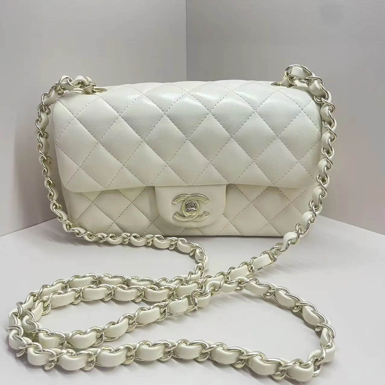 Pre-owned CHANEL Mini Classic Handbag (Mini Rectangular Classic Flap / Grand Mini 20), Designed 1983, Ivory Lambskin, Light Gold Hardware, HK A196