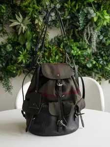 Pre-owned BURBERRY Canvas and Leather Shoulder Bags Fabric and Leather Bucket Bag/Backpack