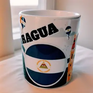 Taza de café Nicaragua 505 de 11 oz con diseño de Catedral de Granada.