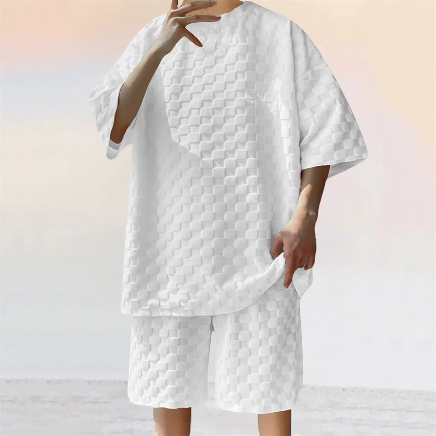 Men's spring and summer drawstring shorts set, a casual summer outfit, including a short-sleeved shirt and shorts, suitable for everyday wear and sports activities.A two-piece set for a relaxed and active lifestyle.