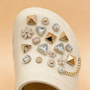 Women's Rhinestone Clogs Decoration, Bling Shoe Charms, Colorful Heart & Flower & Rabbit & Deer & Cactus Shaped Shoes Charms, Cute Faux Pearl Decorated Diy Jewelry for Clogs, Footwear Set Elegant