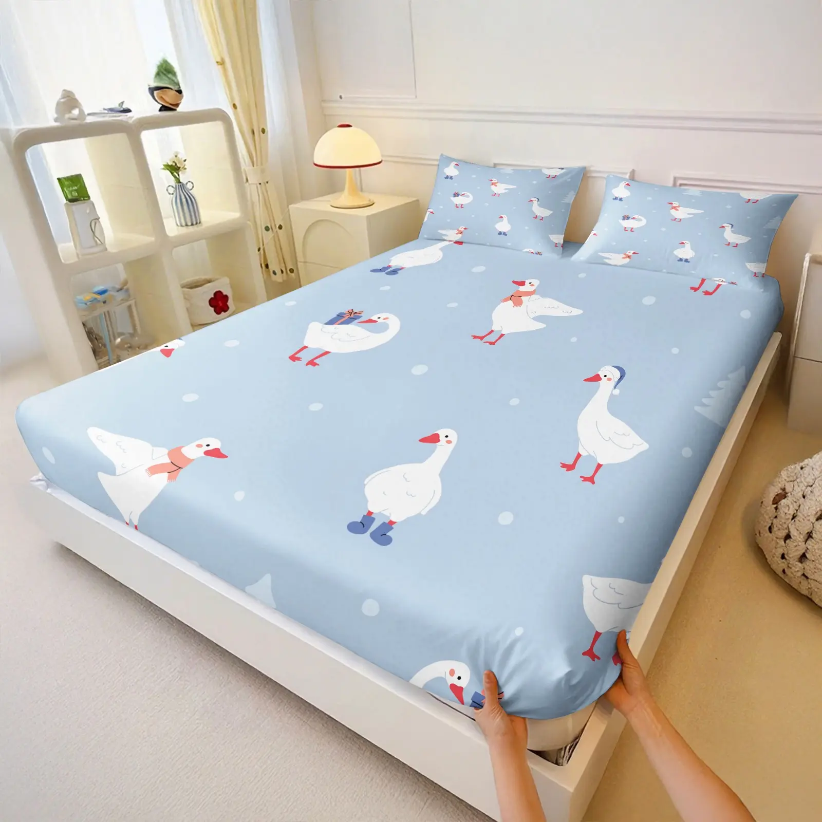 Cute Cartoon Goose Fitted Sheet Set, 3 Piece Soft Breathable Bedding, Winter Snow Goose Print, Kawaii Animal Themed Bed Linen for Kids Bedroom