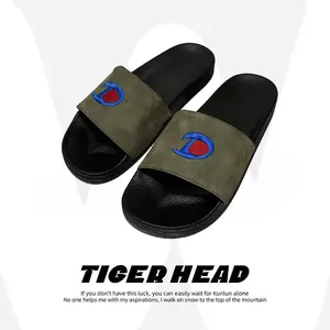 Men's fashionable embroidered slippers, lightweight and breathable, comfortable household slippers, slip-resistant and soft-soled indoor and outdoor universal wearing slippers, stylish and versatile daily slippers.