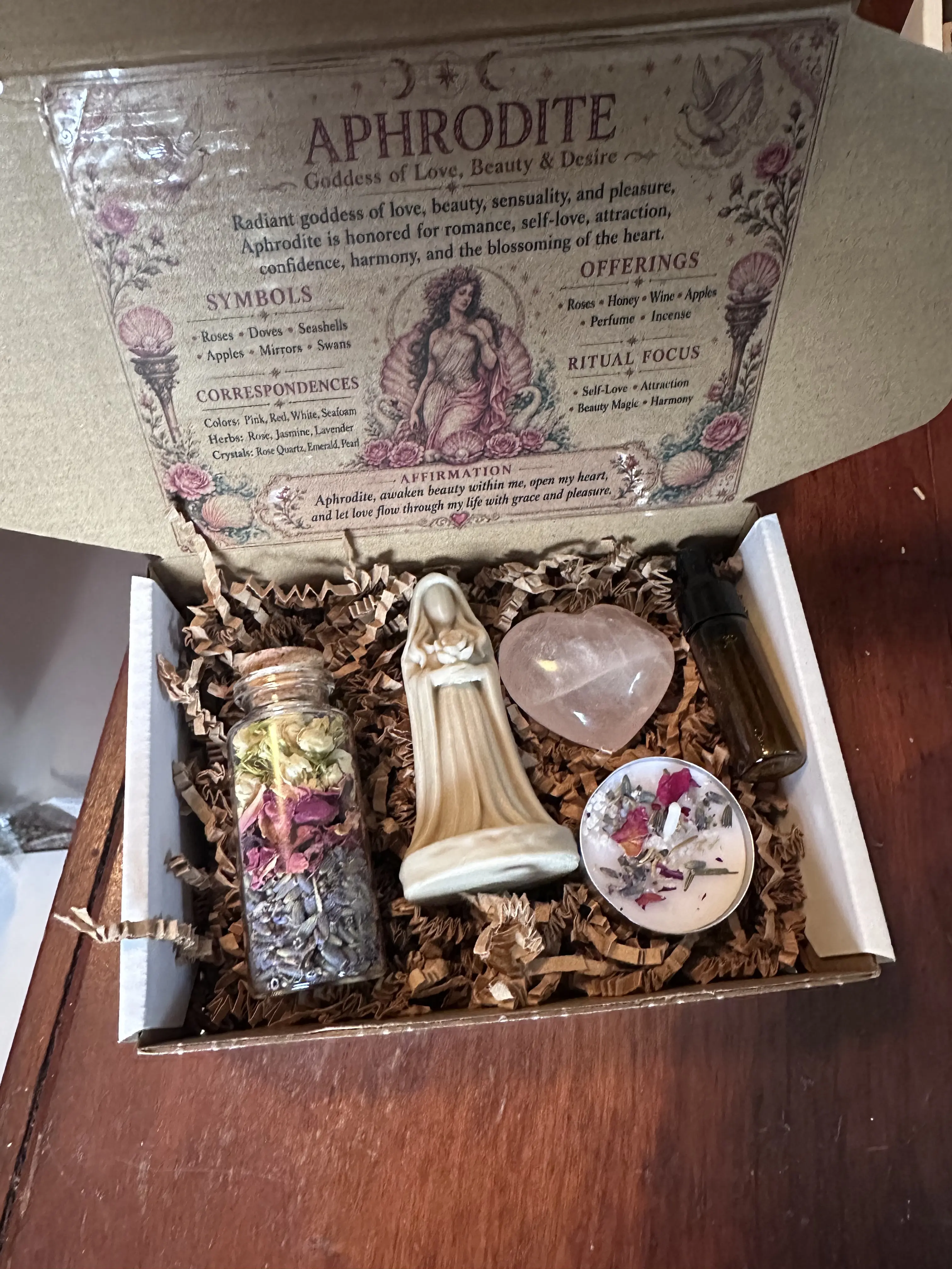 New 3D Printed Deity Totem Statue Blind Box - Hekate/Aphrodite Miniature Handcrafted Deity Kit with Crystal + Candle, 1-Set Mini Goddess Altar Ornament, Unique Room Decor, Oddities Gifts for Collectors