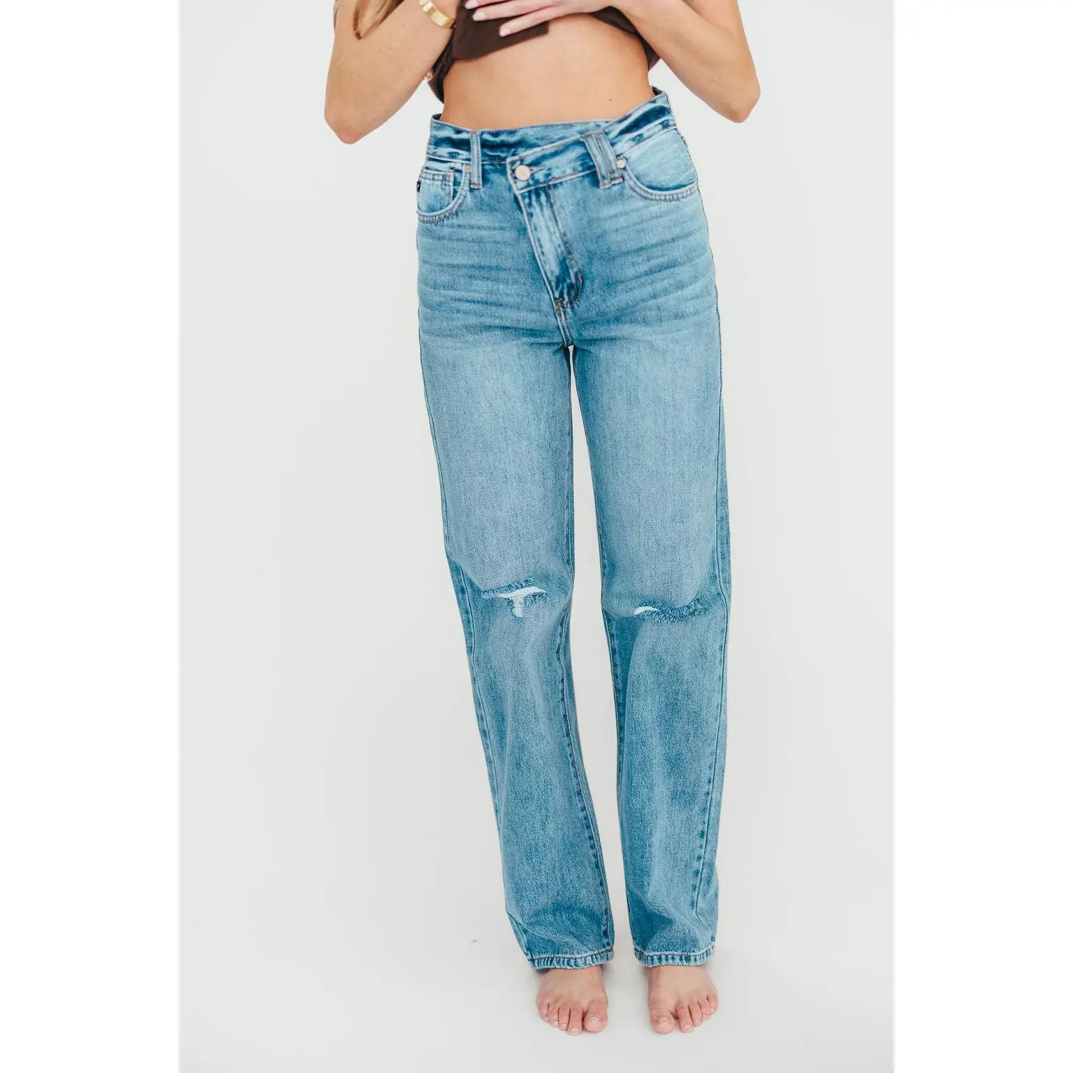 Tiffany 90s High-Rise Crisscross Waist Straight Jeans in Light Wash