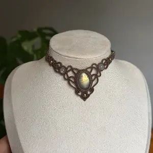 Handmade Macrame necklace with Labradorite and moonstone