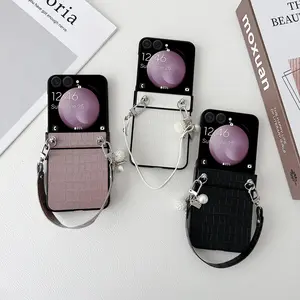 This crocodile pattern PU leather Cellphone case Cover comes with a hand strap. The hard PC back plate provides shockproof and anti-drop protection. The phone case rope is suitable for Samsung Galaxy Z Flip 7, 7FE, 6, 5.
