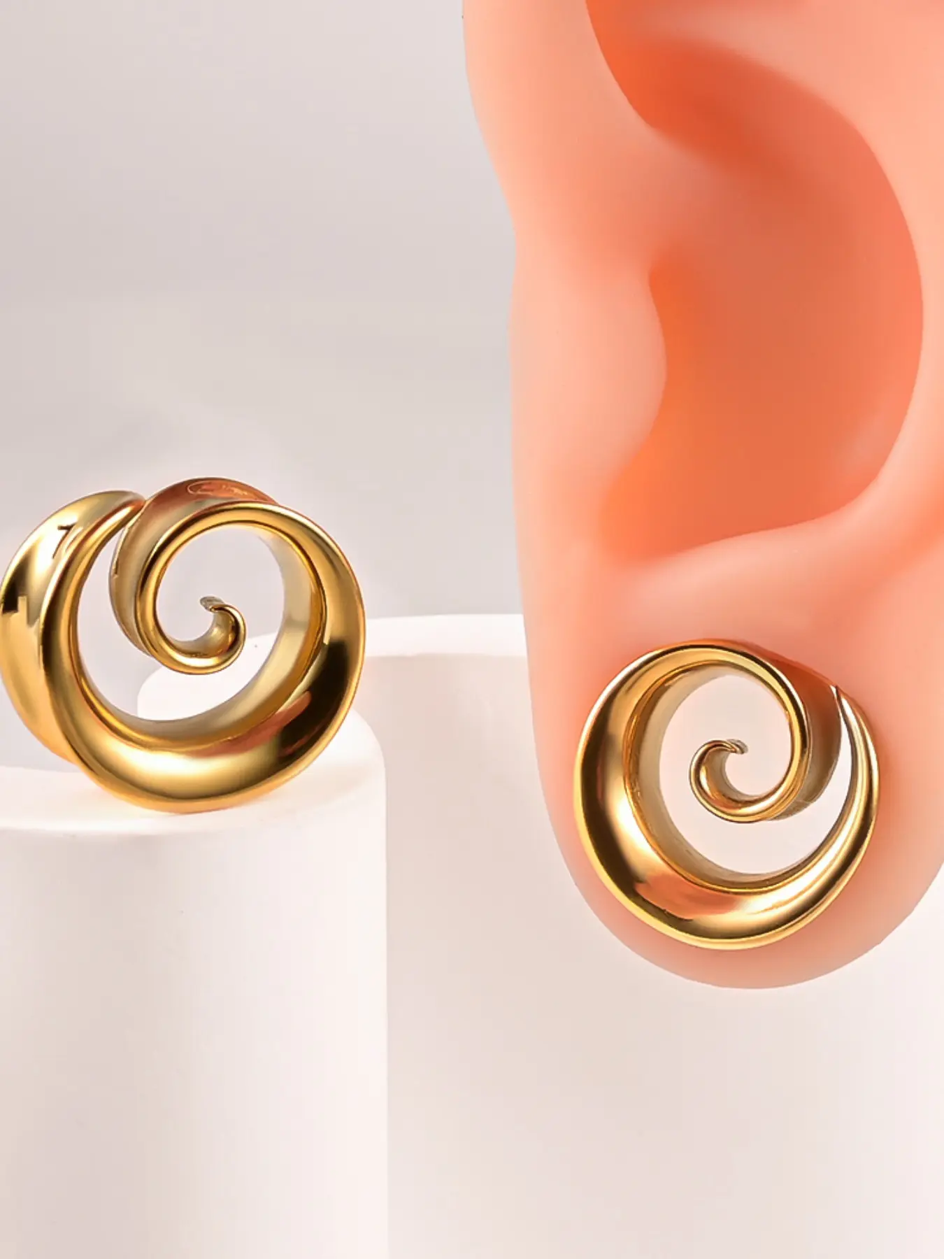vanku 2PCS Snail Design Ear Expander Saddle Plugs Tunnels Guages for Ears Holes Stainless Steel Stretcher Body Piercing Jewelry High Quality Earrings