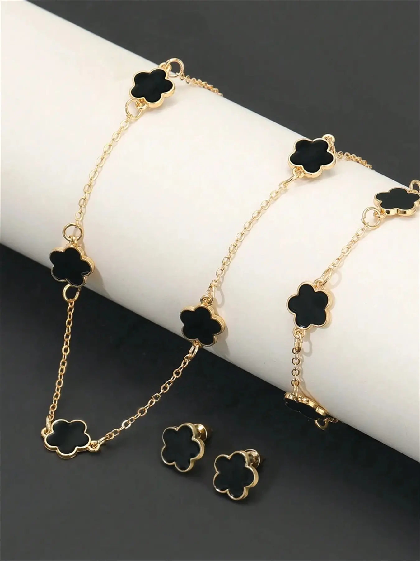 Women's Retro Style Matching Elegant Jewelry Set, 4-Piece Five-Leaf Grass Design, Includes Necklaces & Earrings, Perfect for Valentine's Gifts