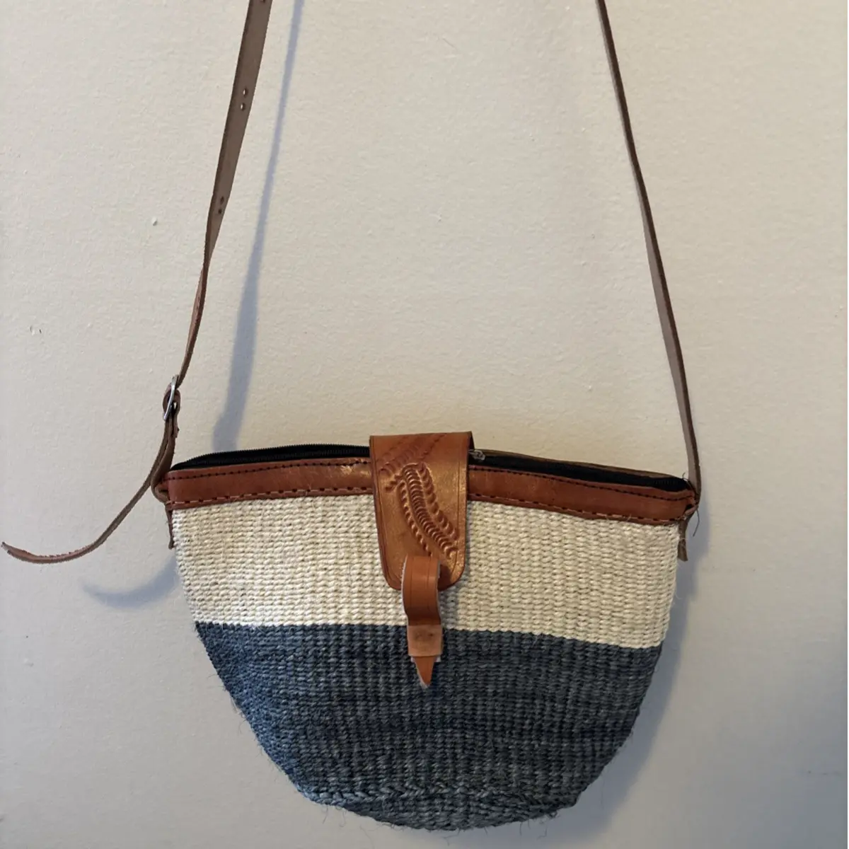 Vintage African Kiondo Kenya Sisal Straw Bucket Market Bag Leather Straps Purse