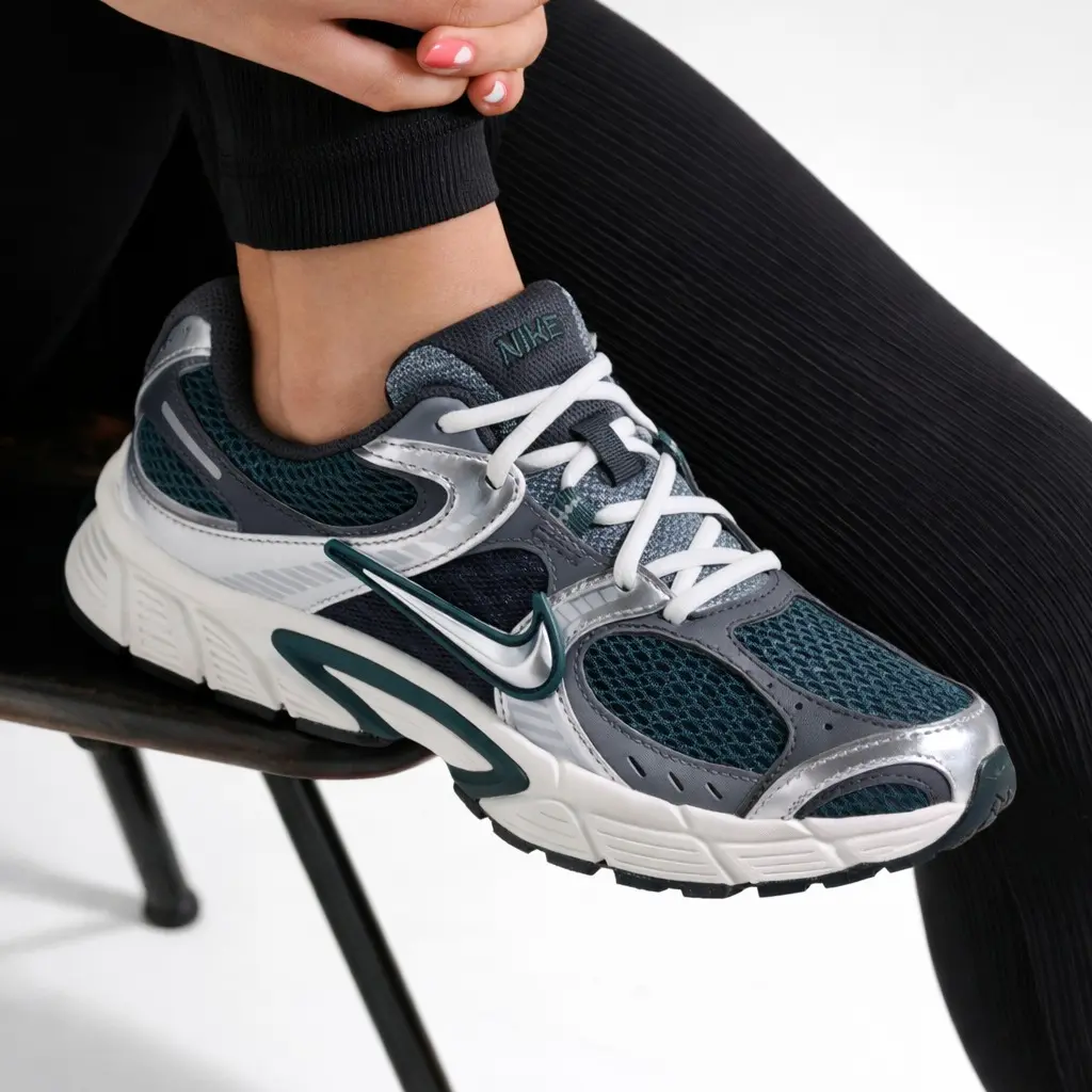 Nike V5 RNR Seaweed Metallic Silver HQ7901-300 Women's Fashion Sneaker New