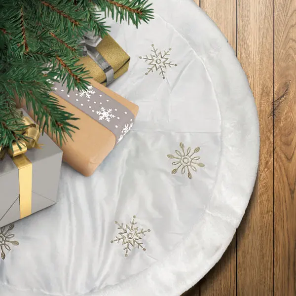 48 in Soft Ivory Snowflake Embroidered Christmas Tree Skirt with Faux Fur Trim, Festive Acrylic Home & Party Festive Decoration