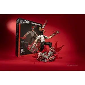 BLDR Deluxe Chainsaw Man Building Set - 698-Piece Anime Hero Model with 14 Points of Articulation - Officially Licensed by Jazwares