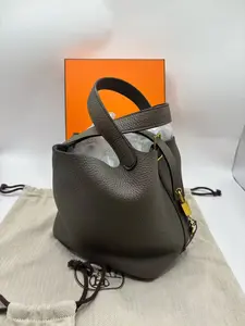 Pre-owned HERMÈS Picotin Lock 18 bucket Bag, Gris Meyer color, Includes original box and dust bag, 99% new Size: 18 × 18 × 13 cm， A stamp