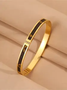 1 fashionable classic luxury bracelet, 304 stainless steel bracelet, a daily fashionable item, very suitable for daily use, vacation, gift giving. This is the best choice