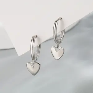 1pc Elegant Heart-Shaped Earrings, Women'S Peach Heart Earrings, Classic, Hypoallergenic, Suitable for Daily Commuting, The Best Gift for Women, Elegant Accessories, Daily Wear Earrings, Classic Design, Minimalist Earrings
