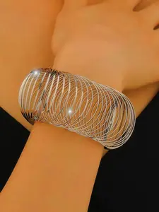 1 piece of fashionable and cool elastic adjustable metal style bracelet, women's geometric circular high-end temperament flat round spring exaggerated bracelet, suitable for daily party wear exquisite jewelry, Stretch Bangle