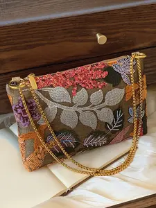 Minimally designed retro fashion atmosphere shoulder bag, embroidered plant flowers, sequin decoration technology, chain shoulder strap design, retro high-end style, practical and stylish dressing item, Crossbody Shoulder Bag