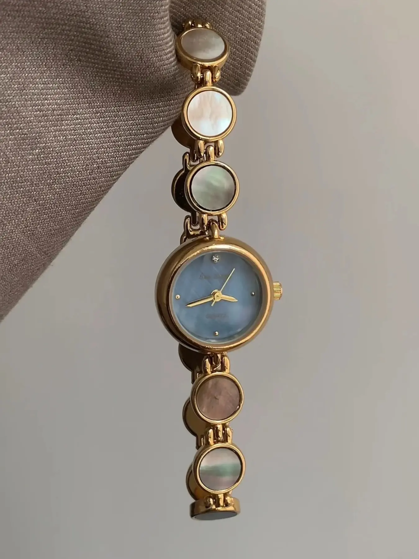 Women's Elegant Round Dial Quartz Movement Watch, Golden Color Metal Case, Mineral Glass Window, Buckle Closure, Fashionable Ladies' Timepiece, Quartz Analog Watch, Fashionable Wristwatch, Fashionable Watches