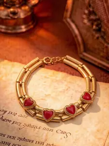 A vintage choker necklace with a high-end fashionable red heart-shaped gemstone, suitable for daily wear, vacation dates, and other occasions, and is also a delightful small gift.