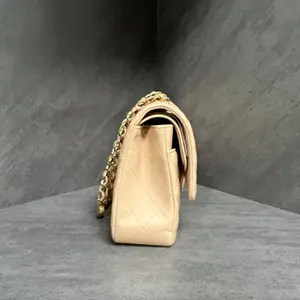 Pre-owned CHANEL microchip cf medium beige