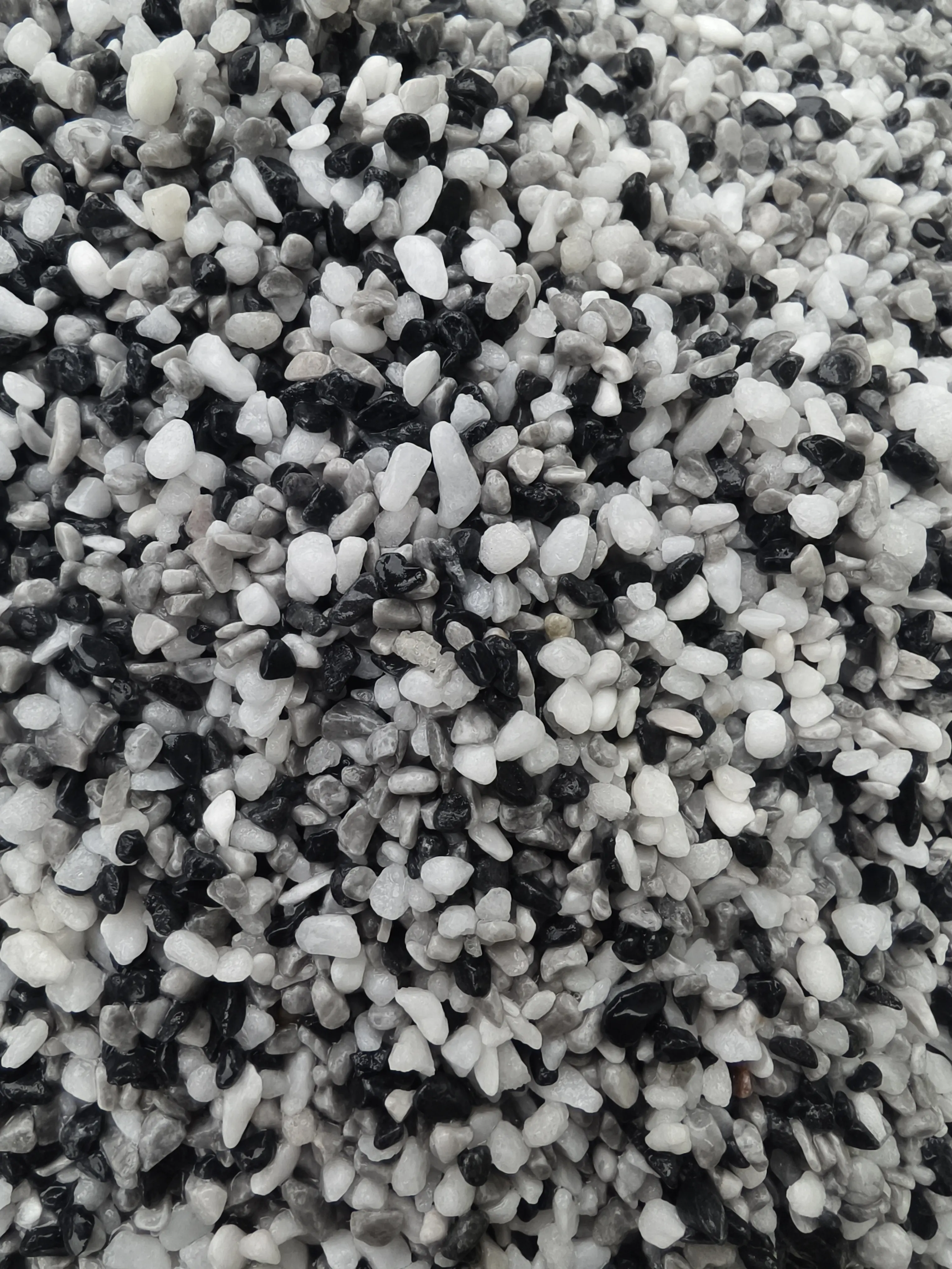 Resin-Washed Natural Black Decorative Stone Pebbles - Natural Look, Distinctive Design, Versatile for Garden Landscaping & Outdoor Space Enhancement