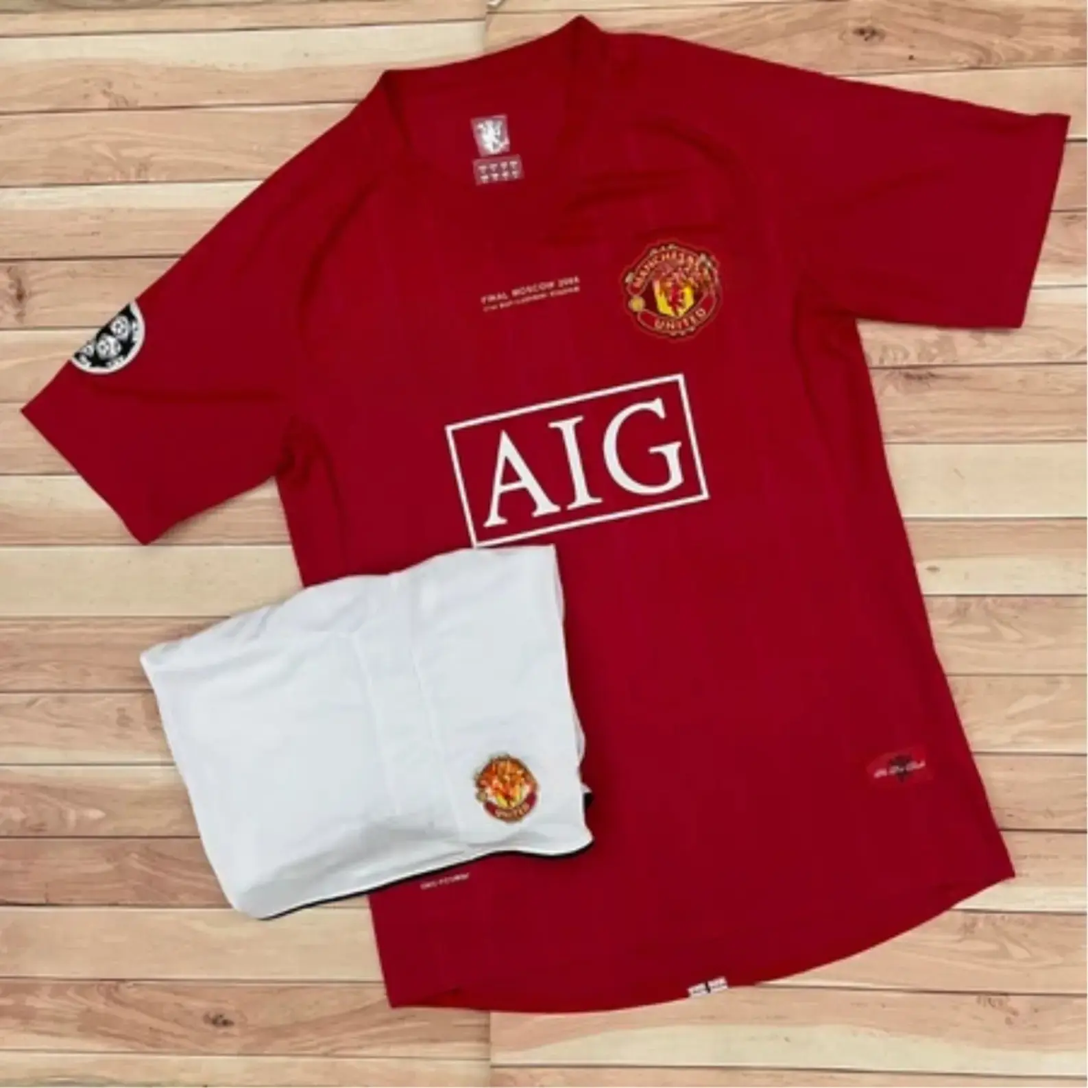 Manchester United Retro 2008 Style Football Kit – Premium Polyester Fabric