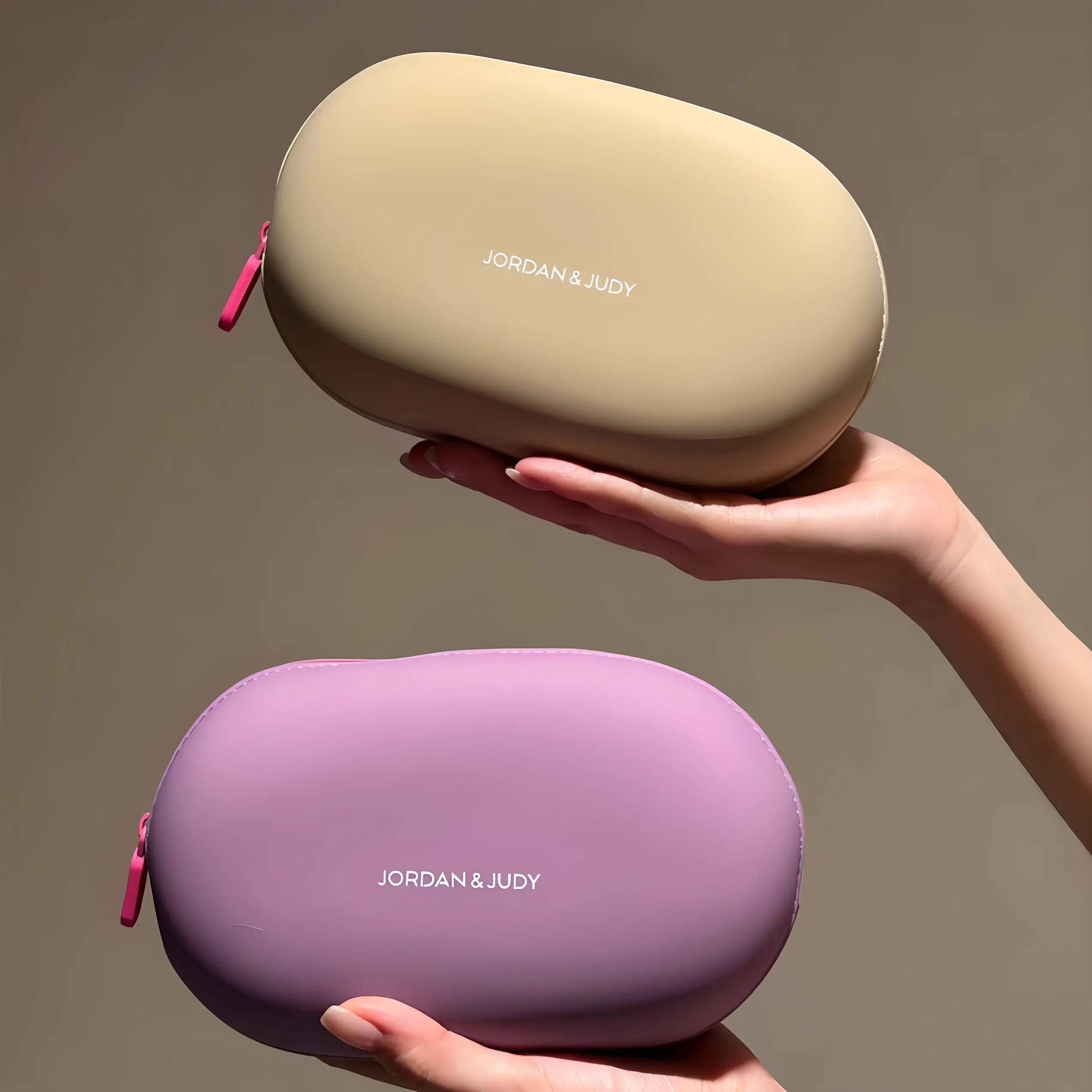 【Travel Season】Waterproof Silicone Toiletry Bag | Portable Makeup Bag for Travel, Business Trip, Gym & Daily Use | TikTok Viral Cosmetic Pouch