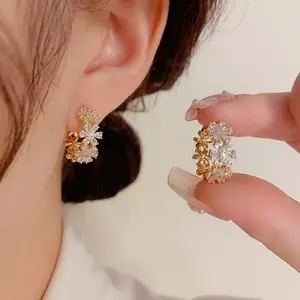 LisiZen Korean Japanese Fashion Exquisite Zircon Flower Ear Cuffs Unique Design Elegant Retro High-End Popular Versatile Earrings DZEH5047