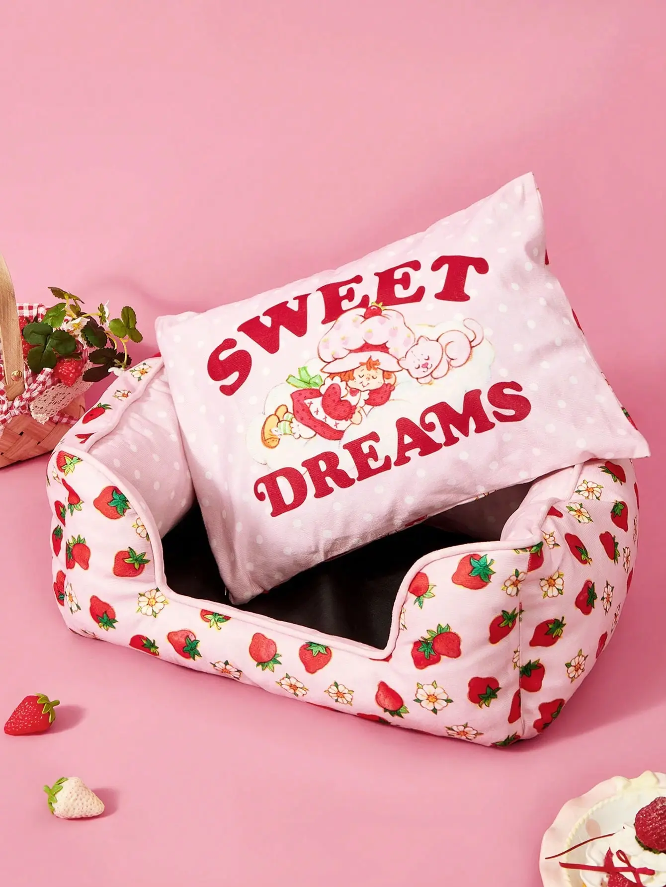 Strawberry Shortcake  PETSIN 1pc Cute Strawberry Doll Letters Kitten Flower Pattern Pet Bed, Soft Warm & Comfortable Thick Bed For Cats And Dogs, Great For Living Room, Bedroom, A Sweet Gift For Birthday Or Anniversary