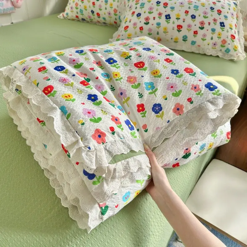 Lace trim colorful garden pattern summer quilt, ultra-soft skin-friendly air conditioning quilt and summer cooling blanket, suitable for summer bedrooms, offices, beds, livinms, and home leisure use, Soft Lightweight Quilts