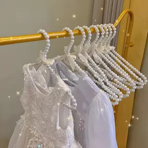 Elegant Pearl Clothes Hanger Bow Tie, Durable Plastic Clothing Rack, Princess Style Home Decor, Wedding Dress Hanger, Wardrobe Organizer, Clothes Hanger Organizers, Decorative