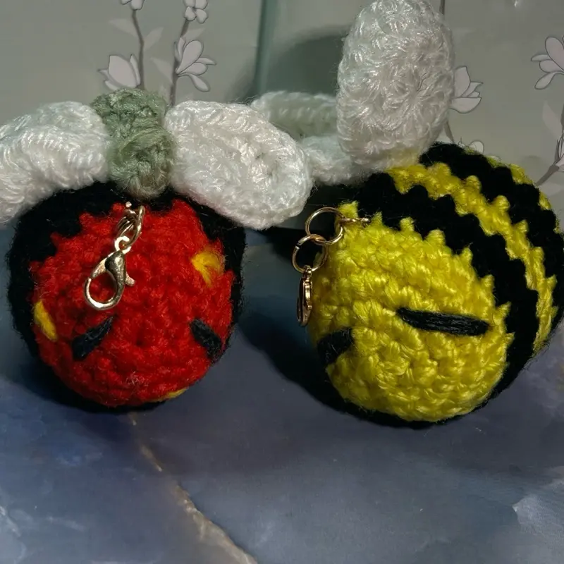 CROCHET BEE KEYCHAIN/ BAG CHARM