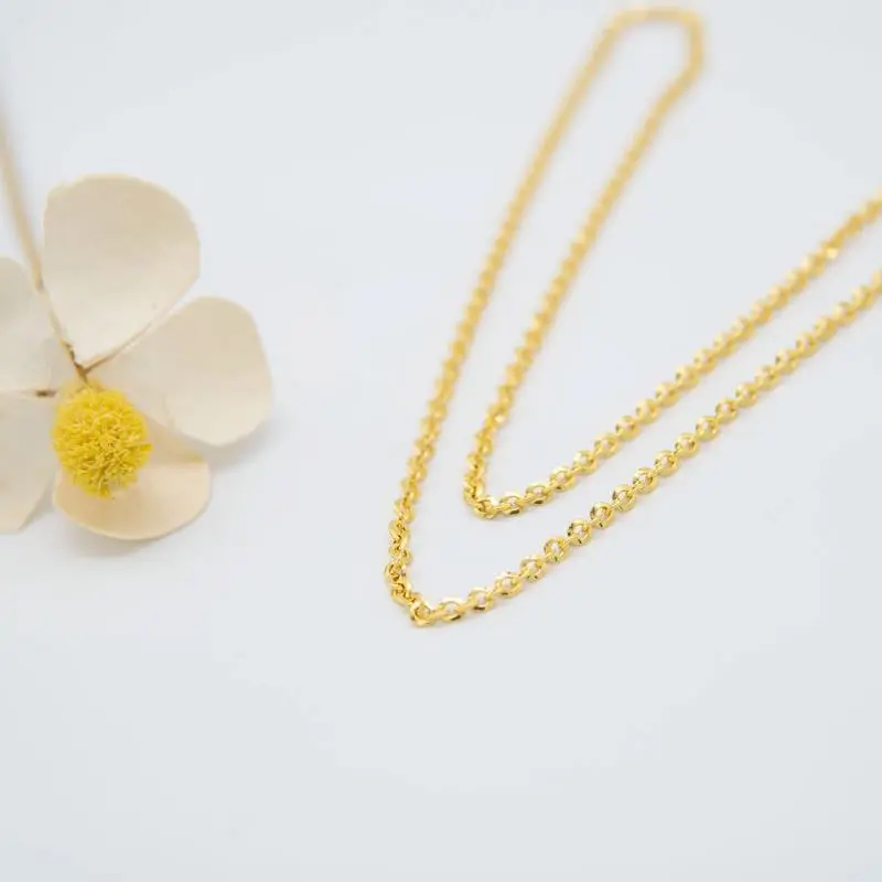 Wearing fashionable and trendy necklaces in daily life