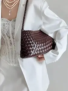 Lazy and luxurious woven pattern armpit bag, simple solid color practical and versatile shoulder bag, full body woven design, can accommodate lipstick, glasses, suitable for going out, dating, playing, and gathering